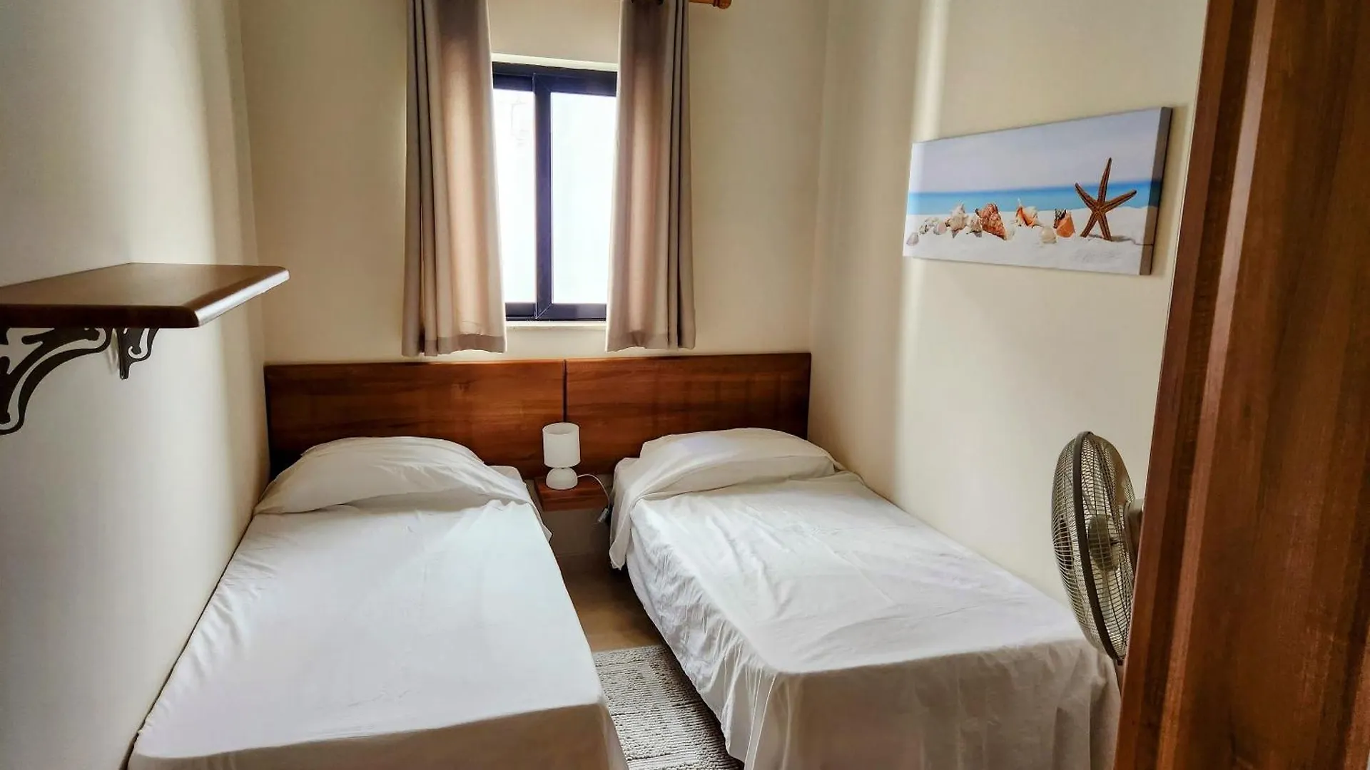 Seafront Apartment - Wifi - Sleeps 6 - Chriscourt Marsaskala