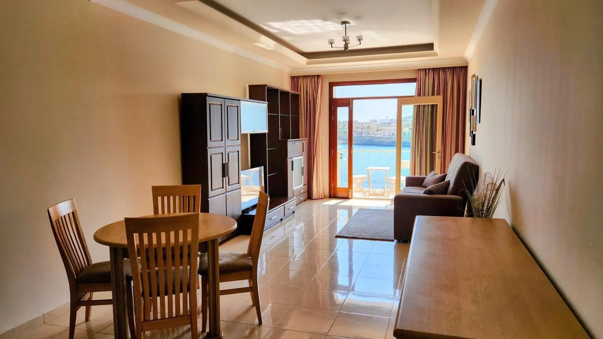 Seafront Apartment - Wifi - Sleeps 6 - Chriscourt Marsaskala Malta